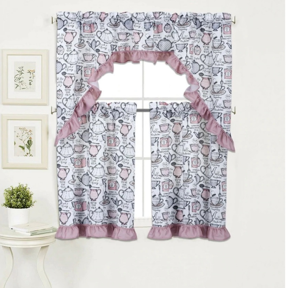 v i n t a g e ::
 retro style teatime curtains
